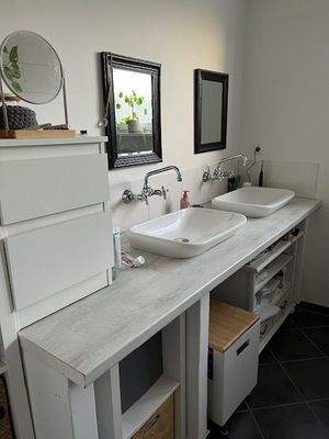 Hübscher Einbauwaschtisch