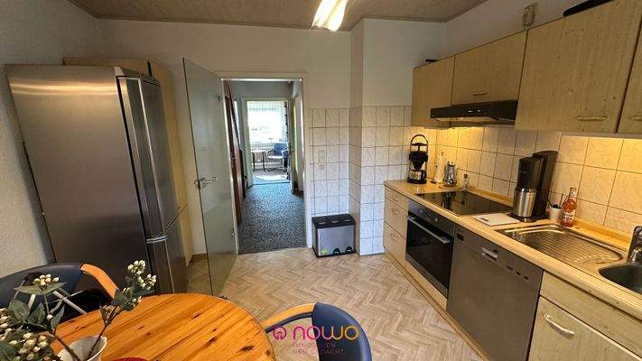 Küche Blick zum Flur