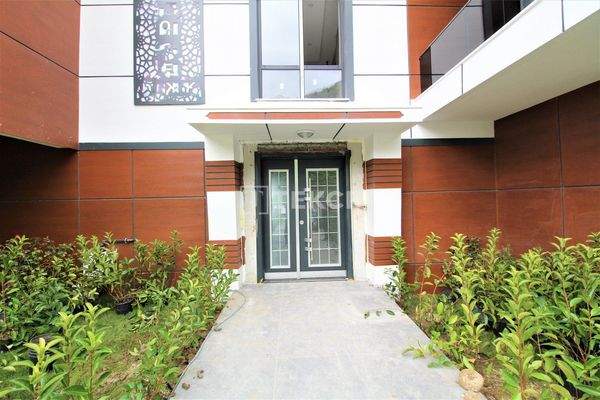 Sea-View Apartments by the Beach in Çınarcık Yalova