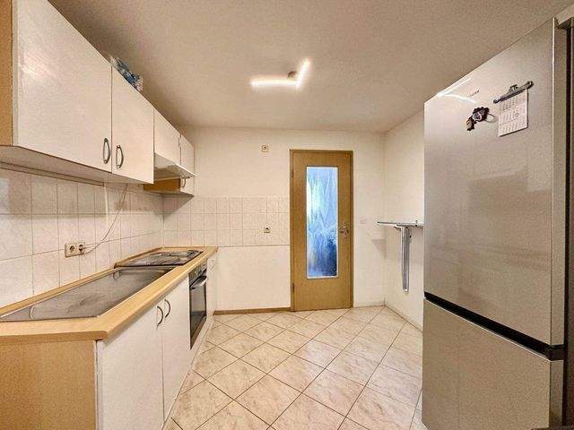 Einbauküche inklusive! Sanierte 3-Raum-Wohnung im Dachgeschoss - Foto 1