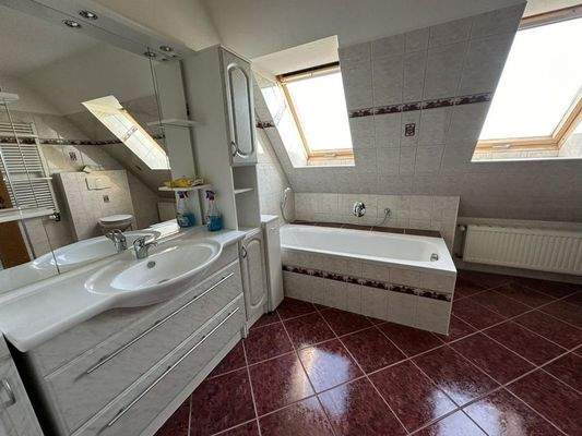 Badezimmer DG-Wohnung