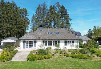 Südansicht - Terrasse und Freisitz