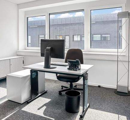 möblierter Büroraum