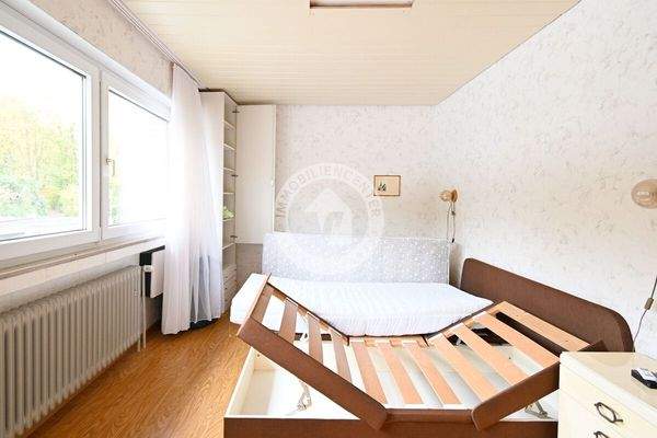 Schlafzimmer (Blick 2)