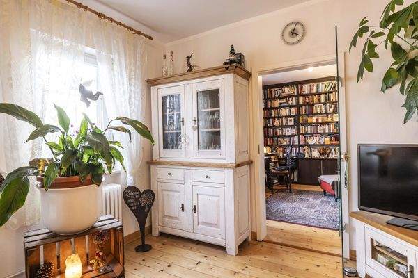 Übergang zur Bibliothek