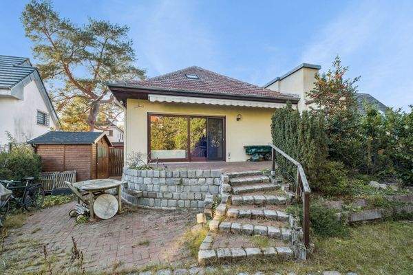 RÜCKWÄRTIGE HAUSANSICHT