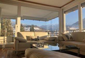 Wohnzimmer mit Berg-Blick