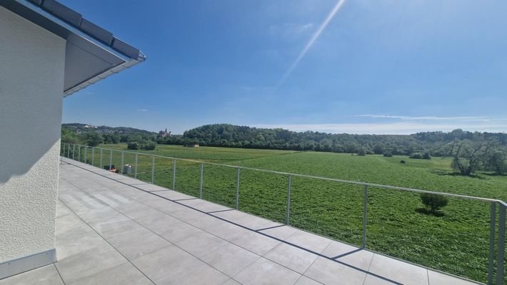 unverbaubarer Blick ins Grüne und auf Schloss Sigmaringen