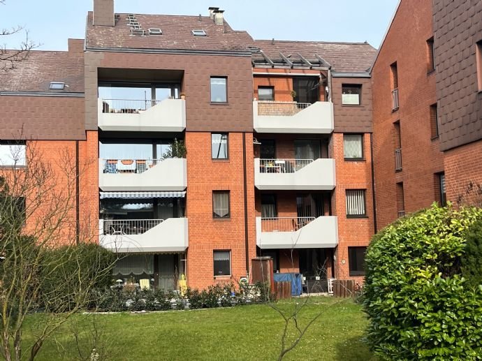 Großzügige 5-Zi.-Maisonette-Wohnung mit 2 Balkonen und Blick ins Grüne