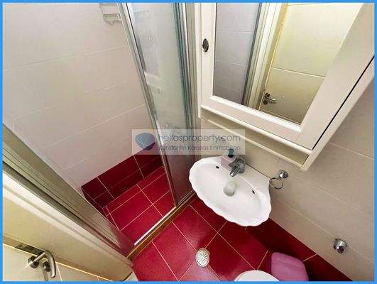 f179170a649940a6818ae53b935a4240-original