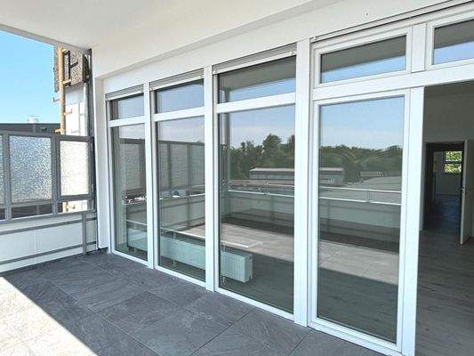 Fensterfront Terrasse Wohnzimmer