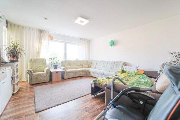 Wohnzimmer mit Balkon