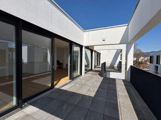 Zwei Terrassenbereiche