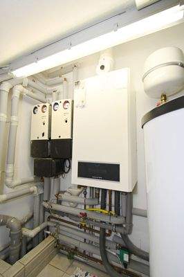 DG Gas-Zentralheizung mit Wasserspeicher