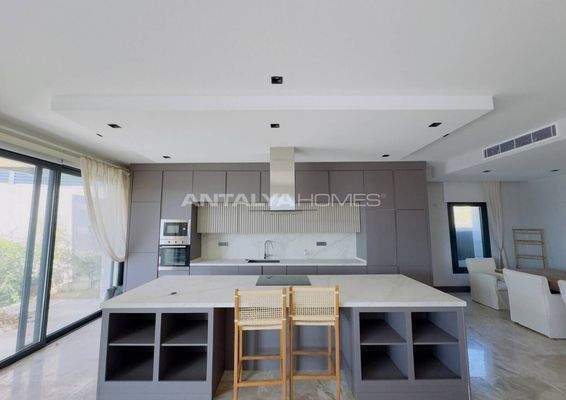 Detached House with Pool in a Gated Community in Yalıkavak