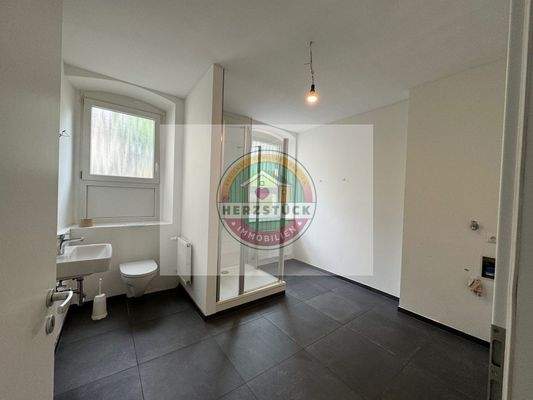 Bad mit Dusche inkl. Waschmaschinenanschluss