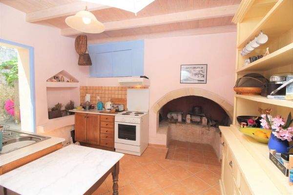 Schönes Steinhaus zum Verkauf mit Meerblick in Aspro