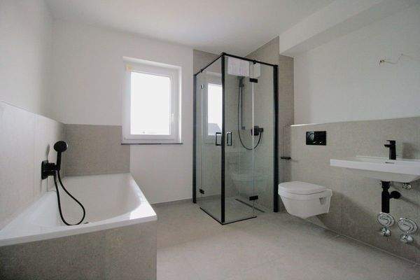 Bad mit Wanne+Dusche