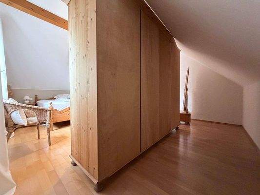 Elternschlafzimmer Foto 2.JPG