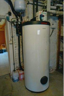 Solarbetriebener Warmwassertank .jpg