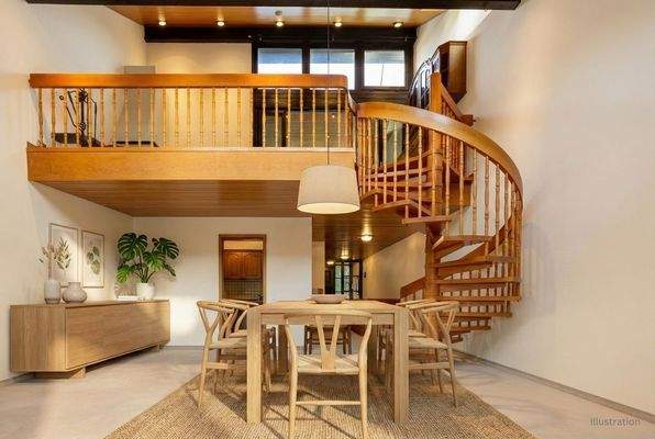 Moderne Holztreppe im Wohnraum