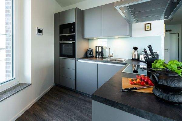 integrierte, voll ausgestattete Einbauküche