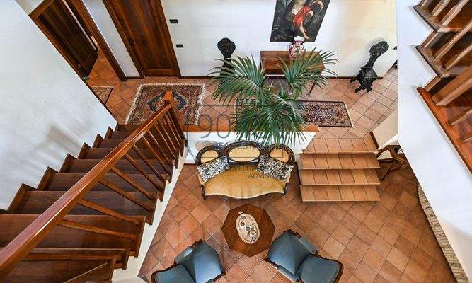 Elegante Villa mit Meerblick in der bezaubernden Hügellandschaft der Marken