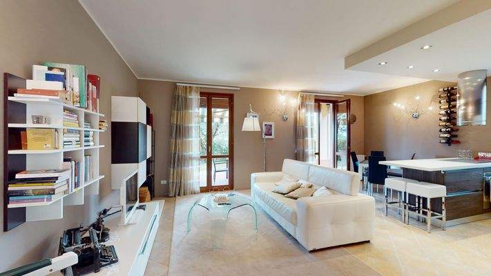 NA-072-9-Appartamento-arredato-con-corte-esclusiva