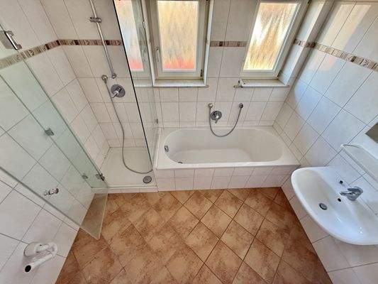 OG: Bad mit Tageslicht