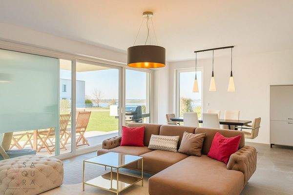 2CFB6BE7-CB44-4006-9DAA-19CE12ABF2AC