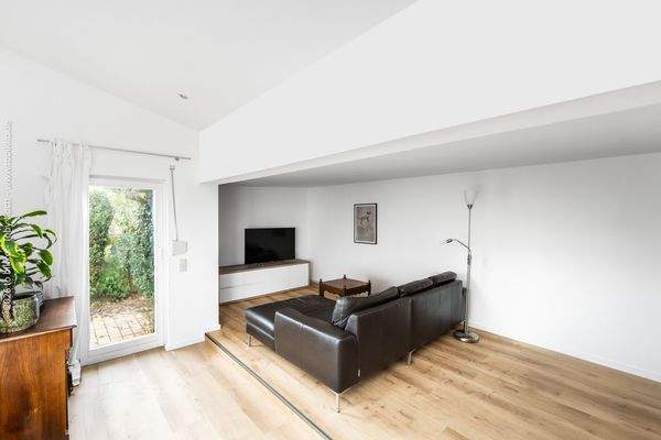 Anbau mit Zugang zu Terrasse und Garten - EG