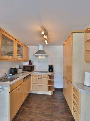 Küche mit Waschmaschine.jpg