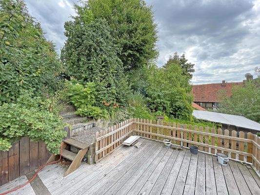 Ansicht Terrasse und Treppe zum Garten