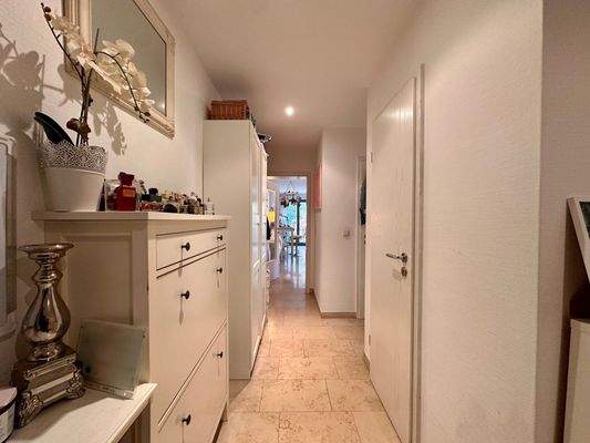 Diele mit Marmorfußboden