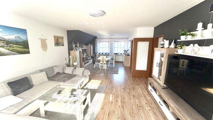 Helle Wohnung mit Terrasse