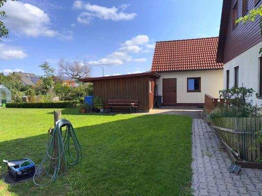 Garten und Gartenhütte