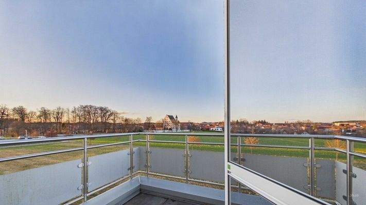 Balkon mit Weitblick zum Schloss