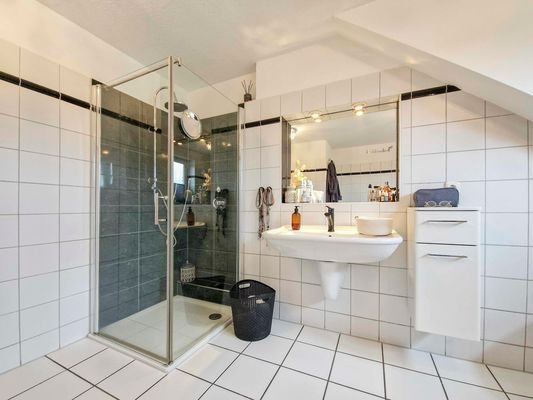 Badezimmer im DG