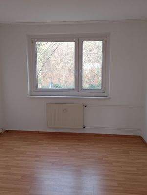 Helles Zimmer mit Fenster