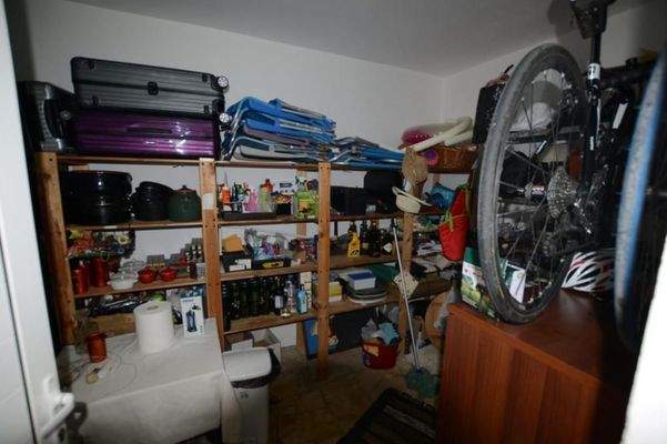 Freistehende Villa mit drei Schlafzimmern und Gästeapartment, Olivenhain und Pool