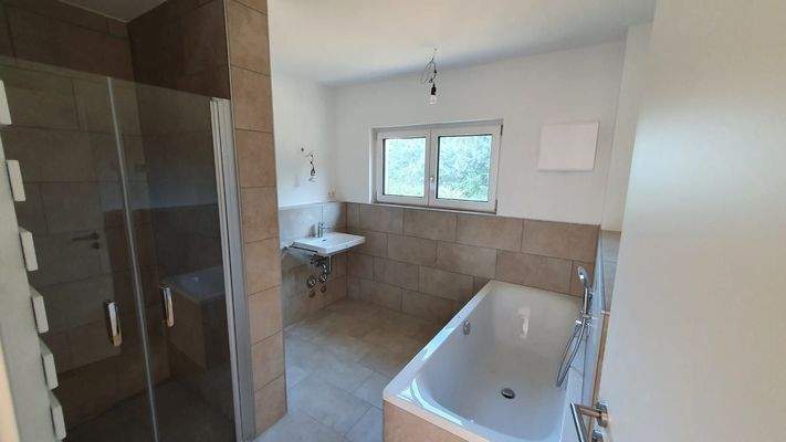 Wohnung 2.OG Bad.jpg