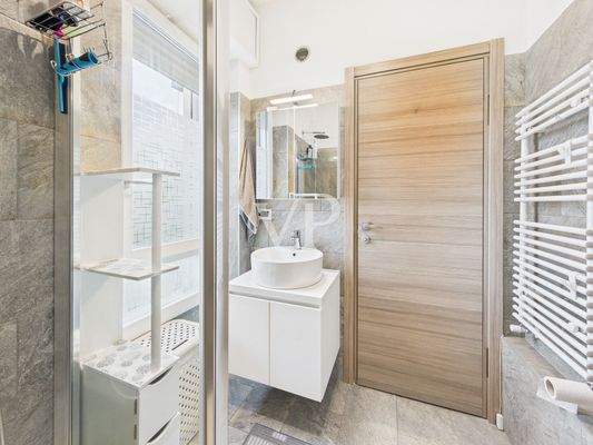 BAGNO SECONDARIO SUITE / SOGGIORNO