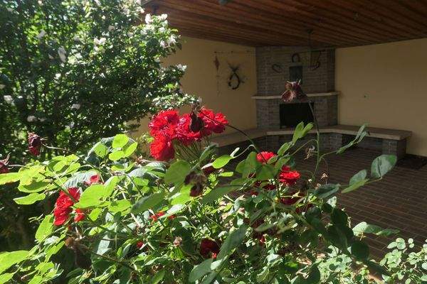 überdachtem Kaminberich