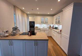 Landhausküche mit NEFF-Geräten