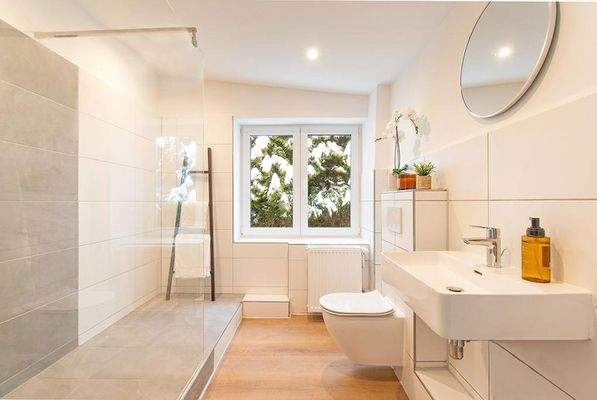 Modernes Tageslichtbad