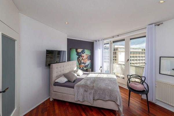 Schlafzimmer mit Blick auf das Kurhaus 1. Ebene