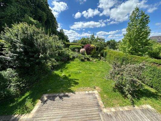 Blick vom Obergeschoss in den Garten