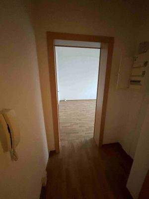 Blick vom Flur ins Wohnzimmer.jpg