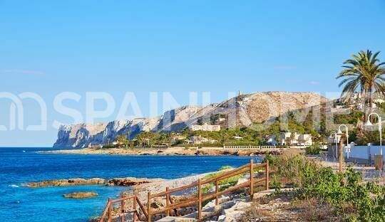 Luxe Houses with Private Pool and Garden in Denia Alicante