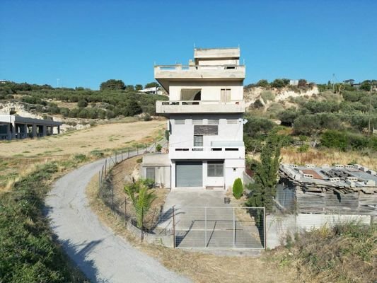 Kreta, Heraklion: Unfertiges Gebäude zu verkaufen